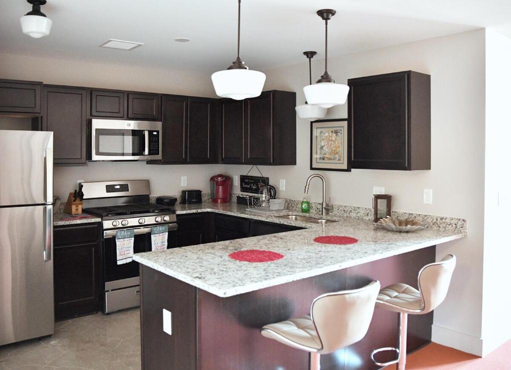 Downtown Aurora River Facing Gem, Aurora