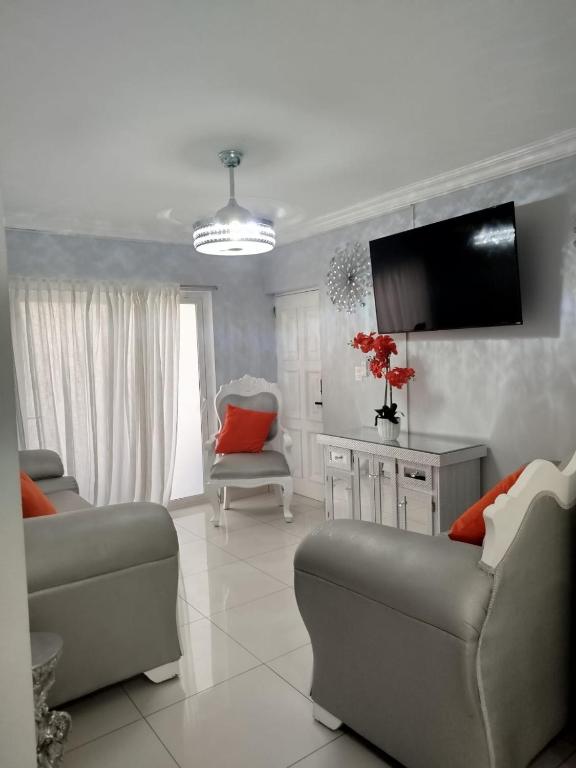 Teresa Tranquility, Santiago de los Caballeros