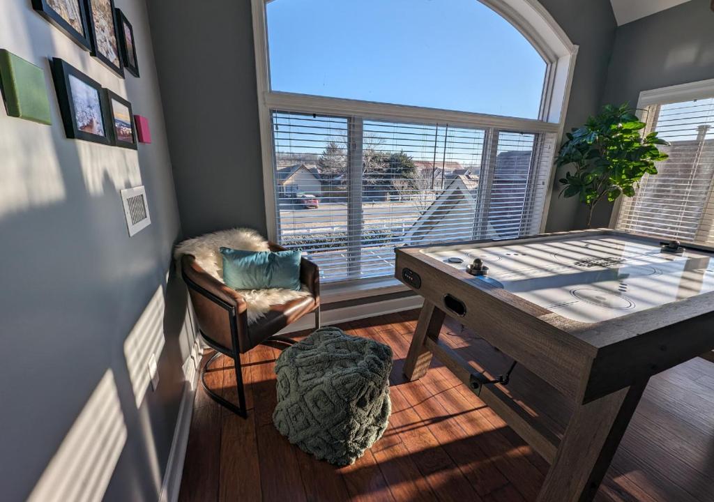 Relaxing Condo on the River - NEW Air Hockey Table, Pigeon Forge