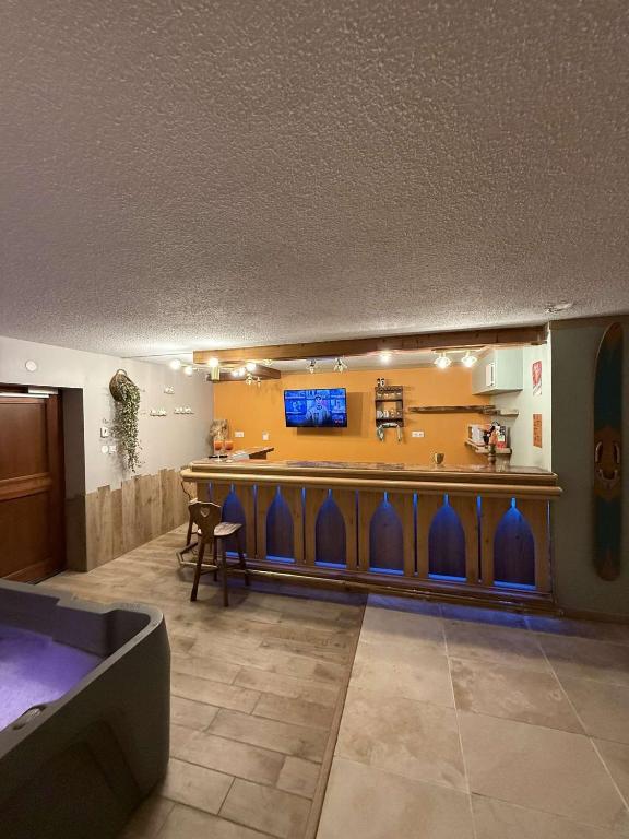 Le Savoyard - Bar & Jacuzzi - 2