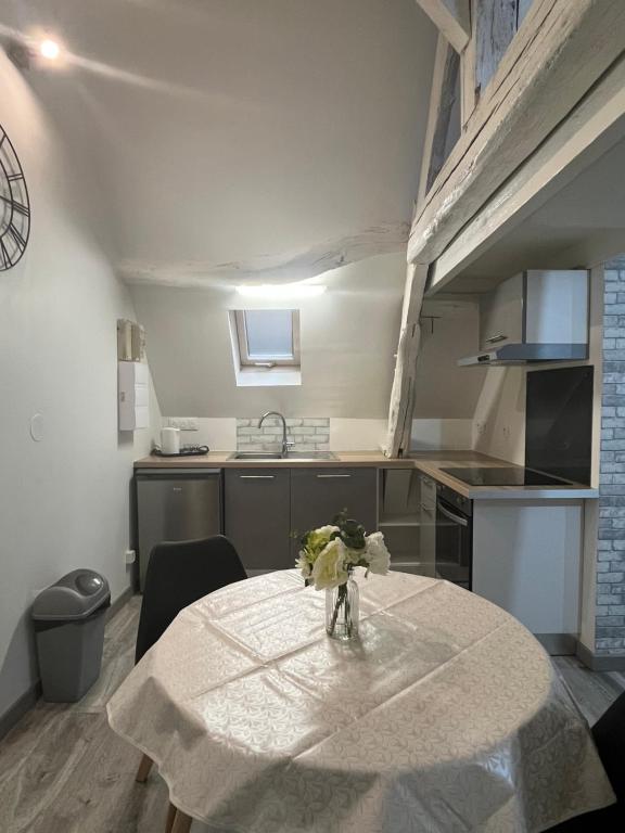 Modern and bright studio - 2