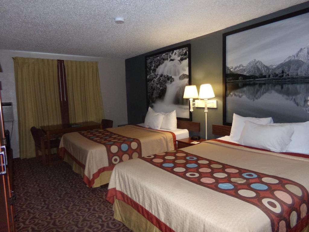 Super 8 By Wyndham Gillette photo