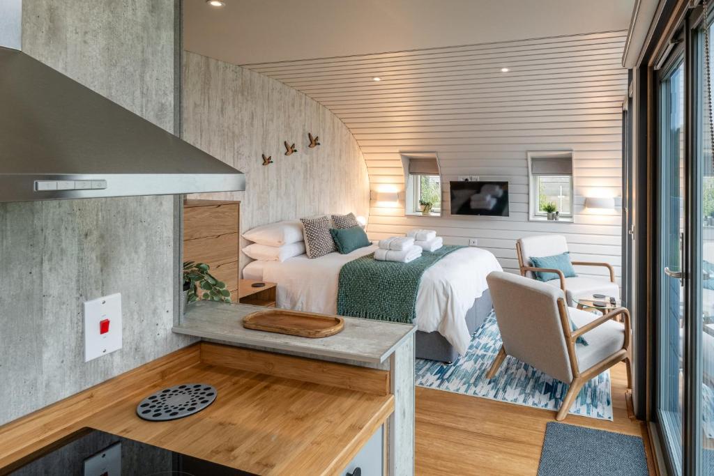 Stunning Eco-Retreat Pods in Old Chalford!, Heythrop