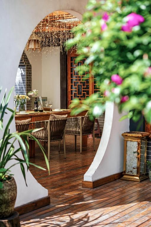 [유지 안 호텔의 야외 수영장 이미지]