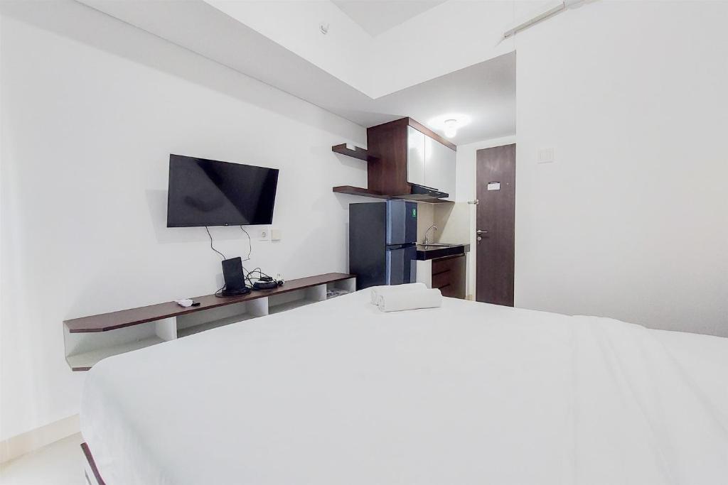 Fancy and Nice Studio Apartment at Serpong Garden By Travelio, Tangerang