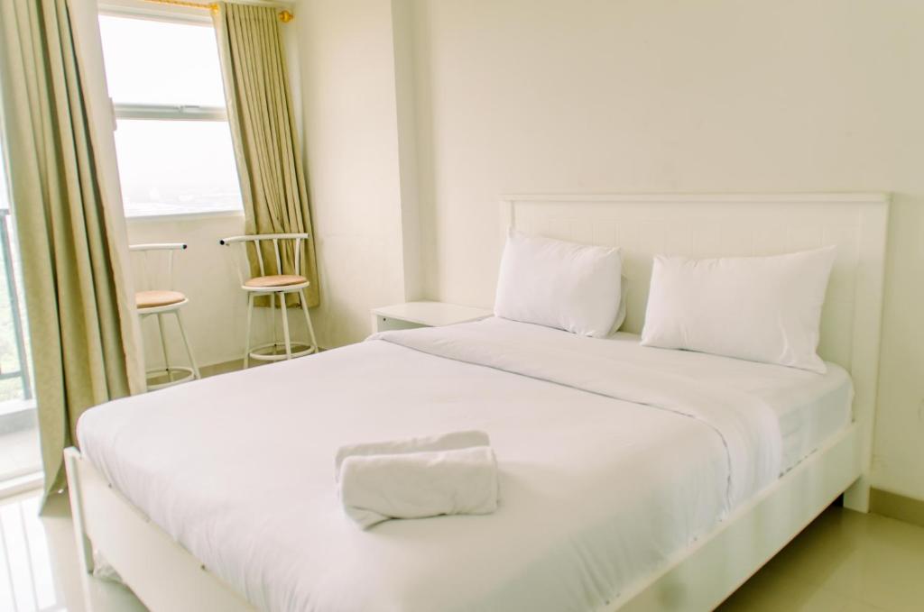 Comfort and Homey Studio at Parkland Avenue Apartment By Travelio, Tangerang