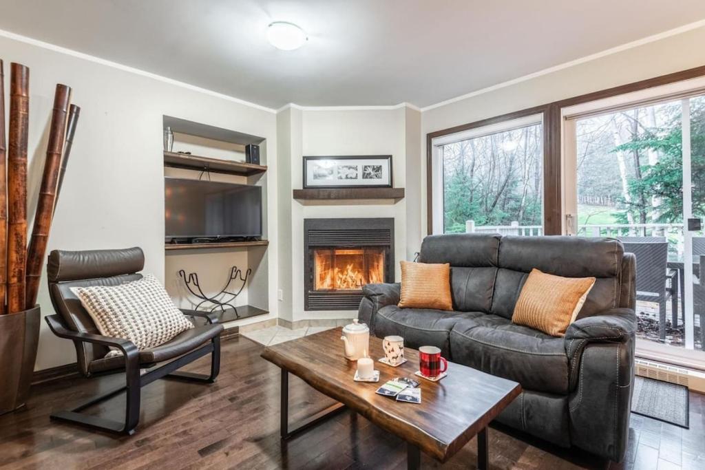 Townhouse With Free Shuttle To Tremblant Resort, Mont-Tremblant