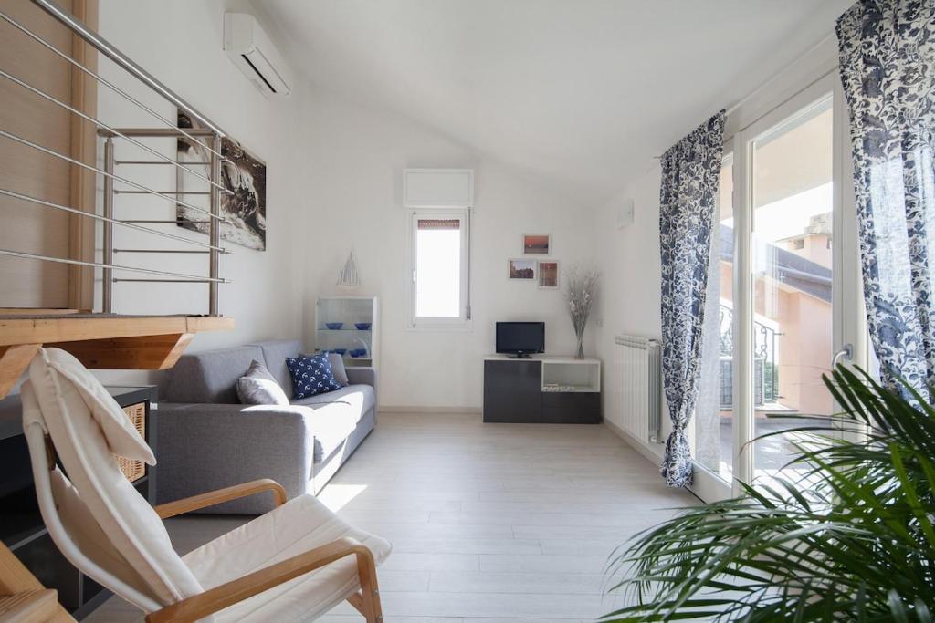 Bright Attic in Monterosso with Sea View Terrace, Monterosso al Mare