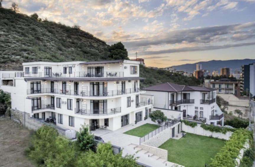 Квартира с бассейном, Tbilisi