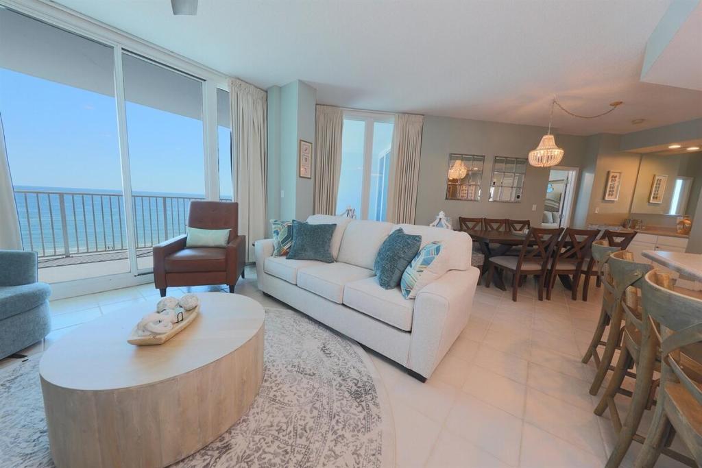 Lighthouse 715 3 Bed, 3 Bath - 3 Pools Right on Beach Walk to Hangout, Gulf Shores