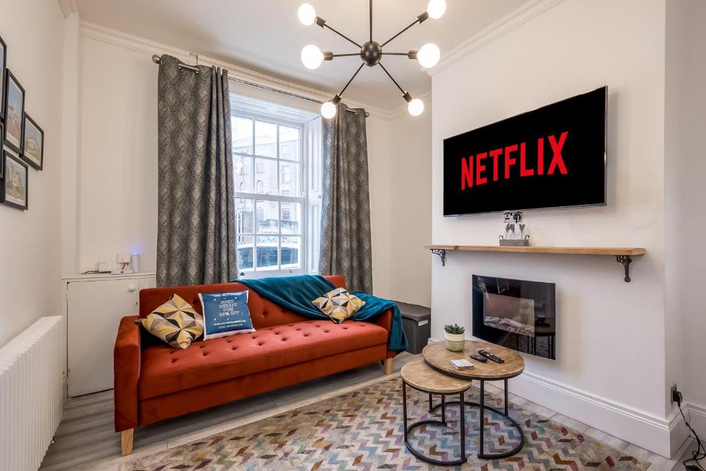 StayByNumbers - City Centre Victorian Townhouse, Belfast