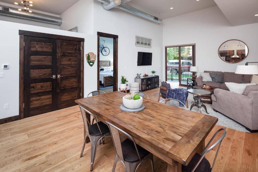 BEST Location, Large & Modern, Glacier Avails!, Whitefish