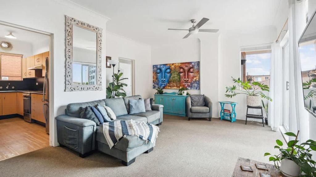Beachside Oasis - Ocean Views and Walk to Everything, Wollongong