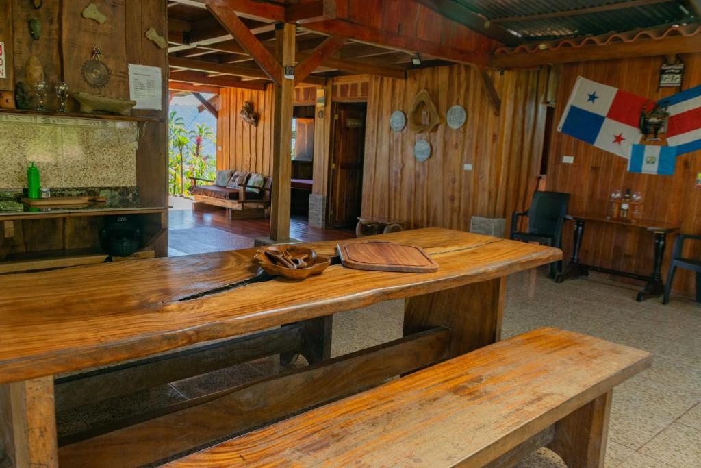 Cabaña Rustica Chepe Araya, Pejibaye