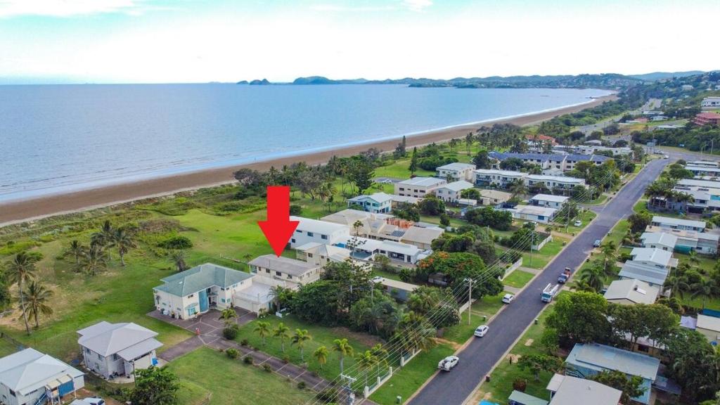 Absolute Beachfront with Private Pool!, Yeppoon