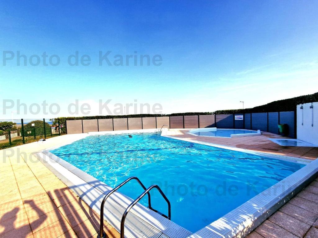 Appartement 1ere ligne piscine terrasse au bord de la plage front de mer avec vélos - 3