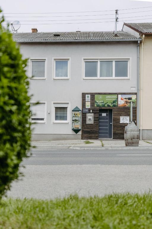 Biohof Egrieder, Jois