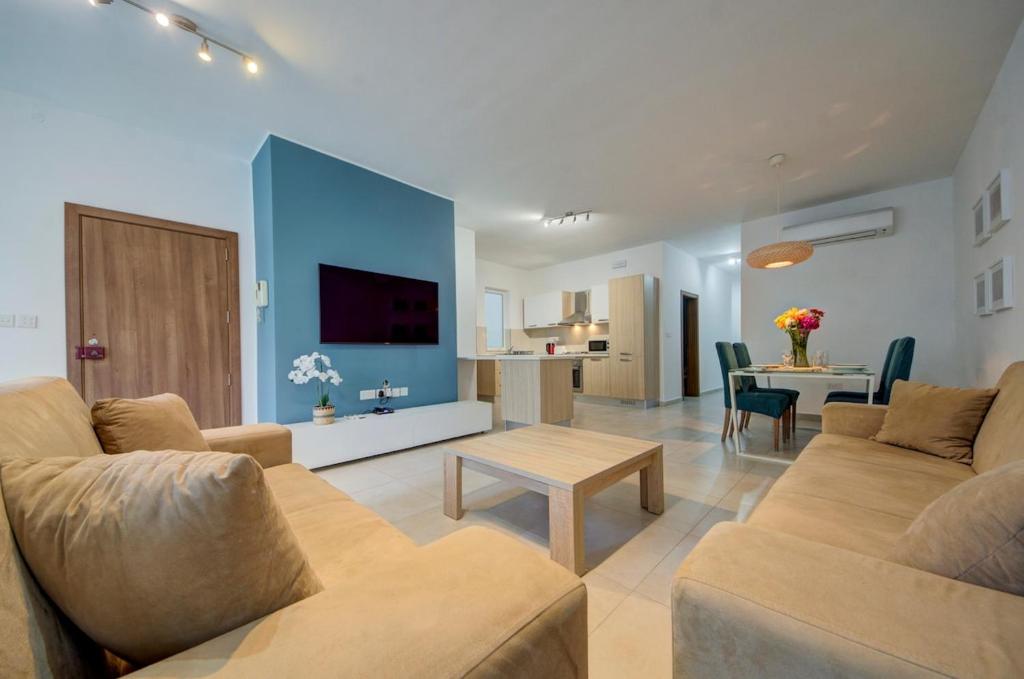 Modern & Central Apartment Near St Julian by JL, Is-Swieqi