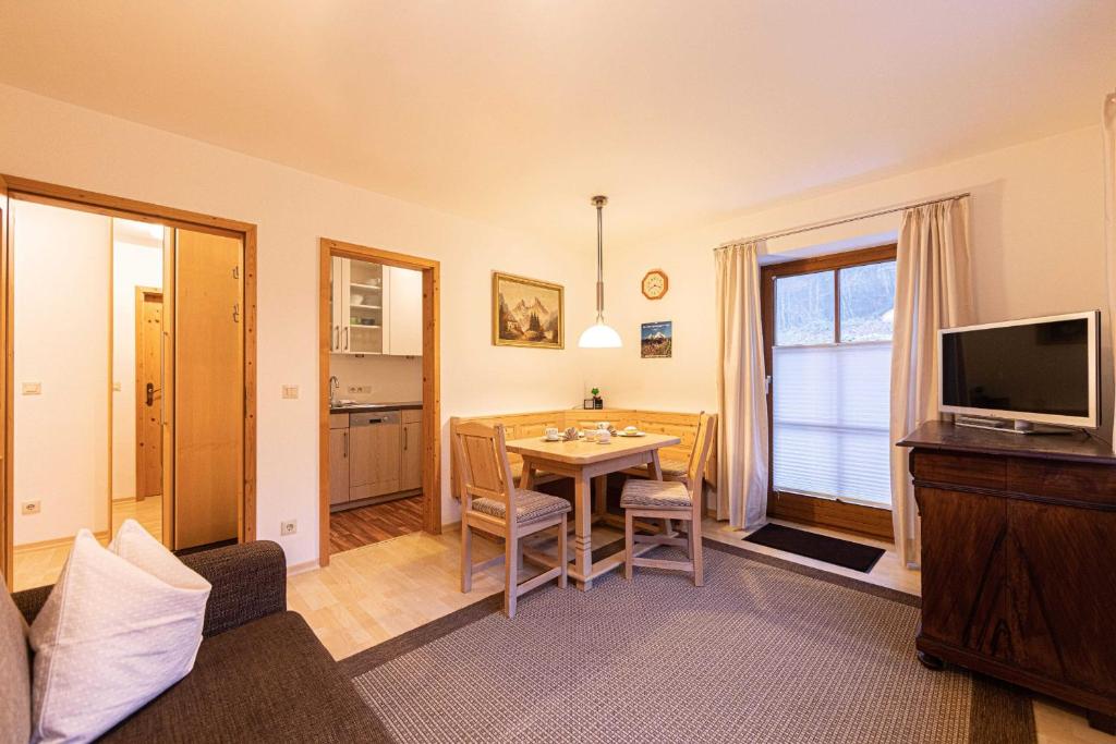 Ferienwohnung Waldblick - freundlich eingerichtete Ferienwohnung - 2