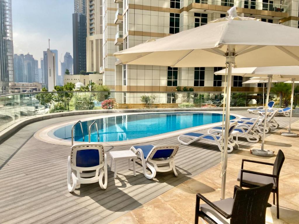 Signature 1 Bedroom Escape in Dunya Tower Experience Downtown Dubai at Its Finest, Dubaj