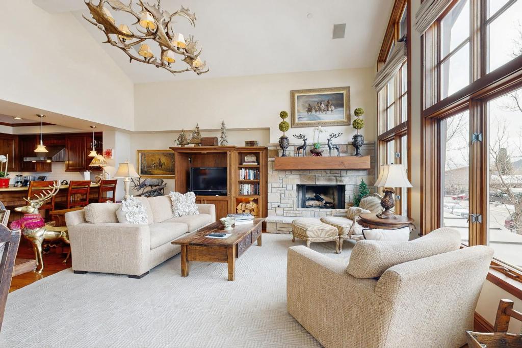 Snowcap Sanctuary, Ketchum