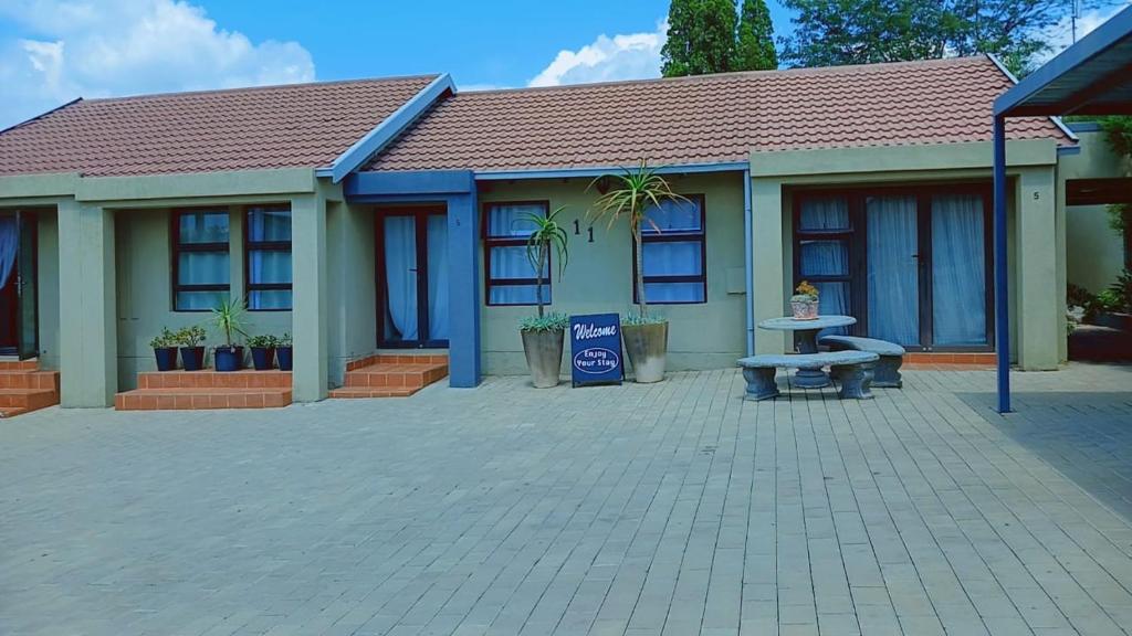 Eleven on Coulbrough, Midrand