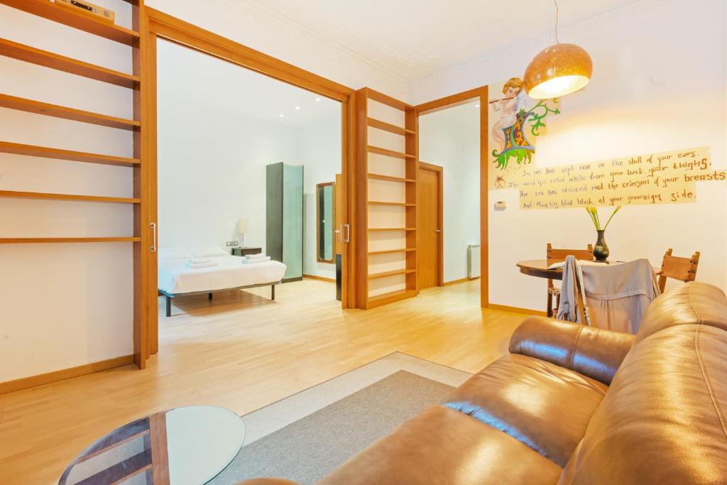 Quiet, vibrant 2 bedroom in pedestrian Eixample - 4