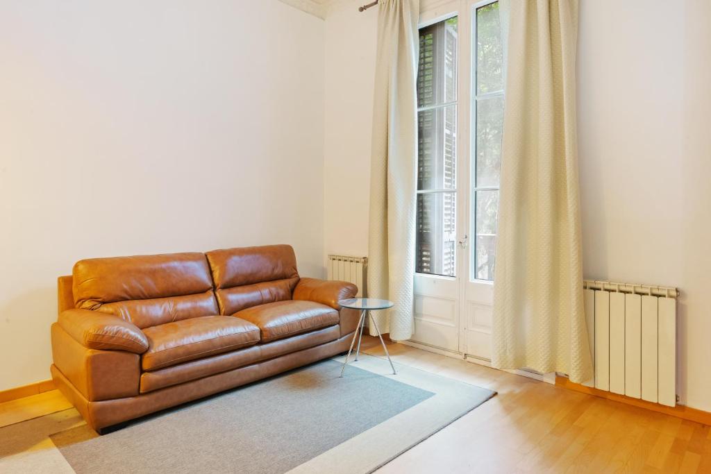 Quiet, vibrant 2 bedroom in pedestrian Eixample - 3