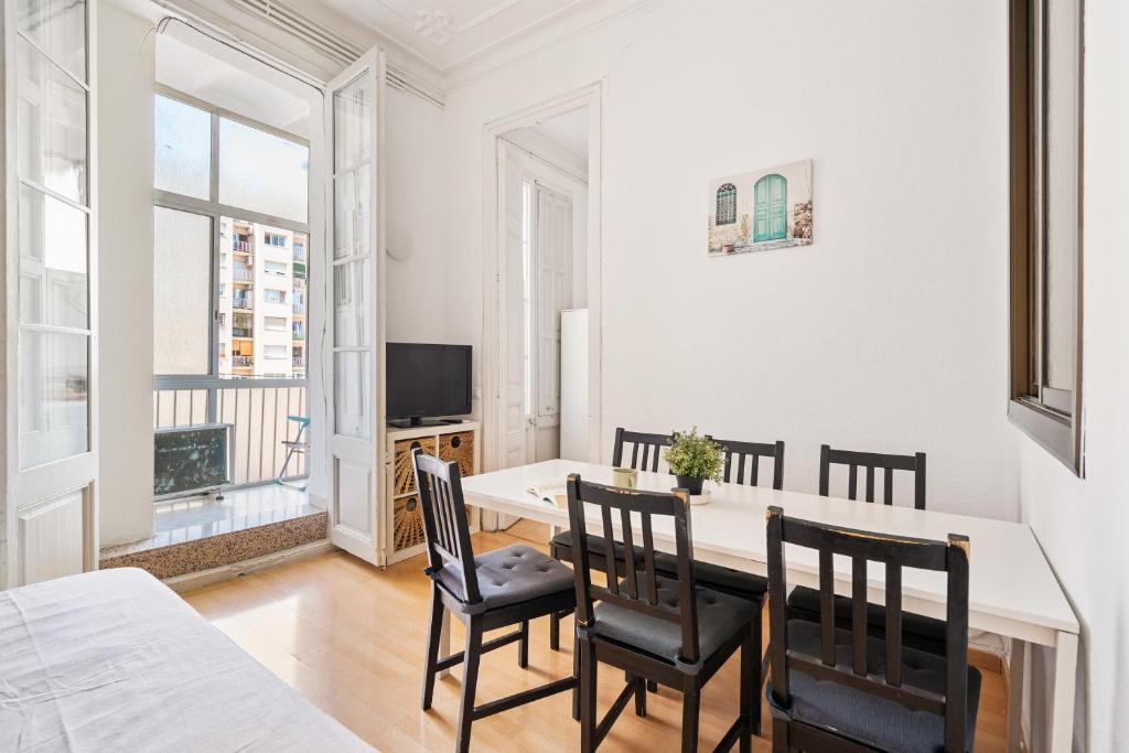 5BR for 7 Elevator Walk to Sant Antoni - 2
