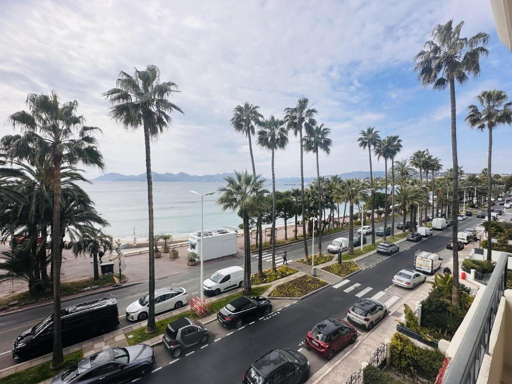 One bedroom apartment with a sea view right by the Croisette beaches and the center of Cannes. - 2287 - 1
