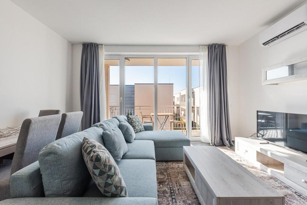 Serene Haven Talea, Tale