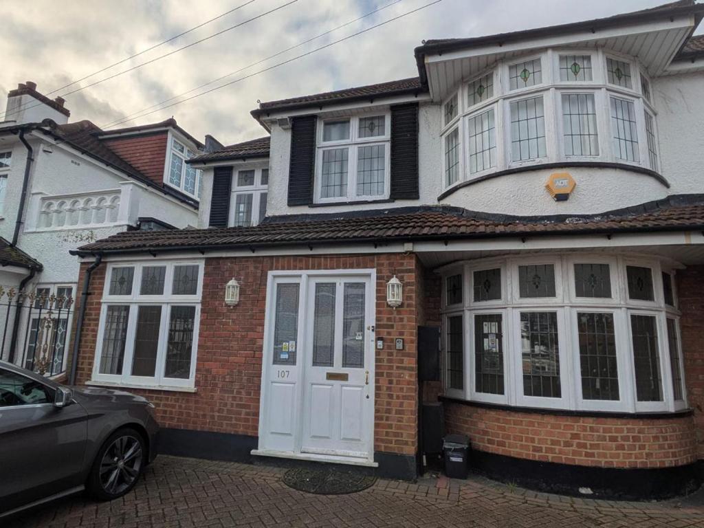 Gordon Avenue Guest House HA7 London, Busheyheath