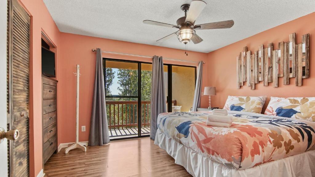 5 minutes walk to beach, Family Friendly condo with shared pool, tennis court, Panama City Beach