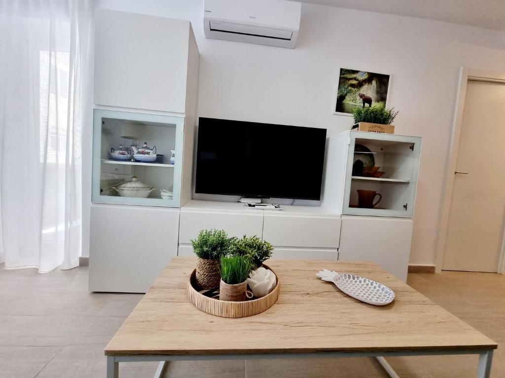 Modern and Cozy Apartment Just Steps from Los Locos Beach - 5