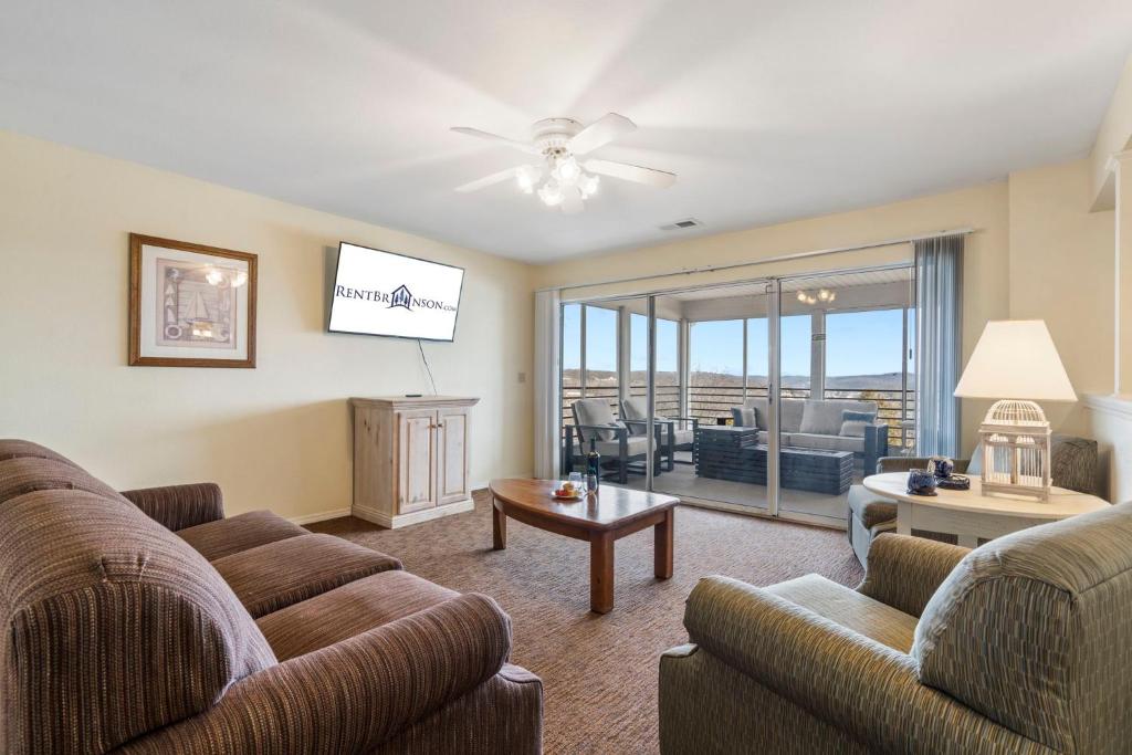 Lake View Condo-Firepit Table-Table Rock Access-Free Attraction Tickets, Kimberling City