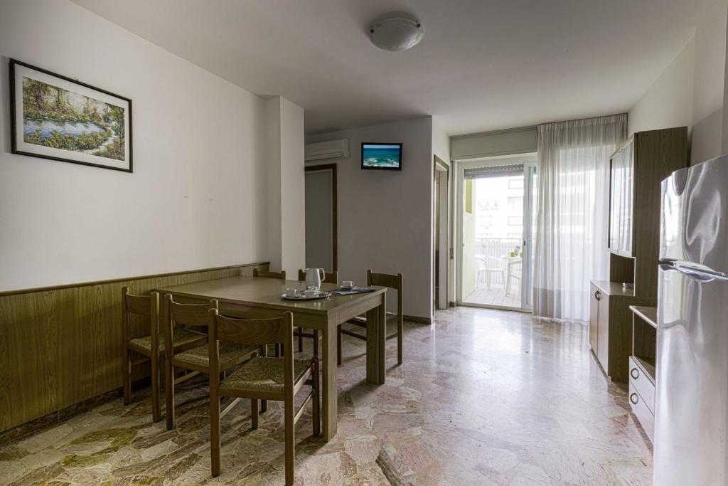 Seaside getaway with terrace in Bibione - 2