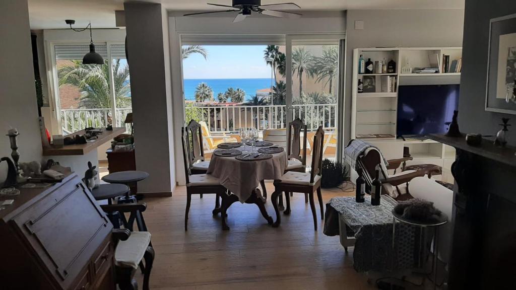Departamento de categoría en Playa San Juan, con vistas al mar y a metros de la playa - 1