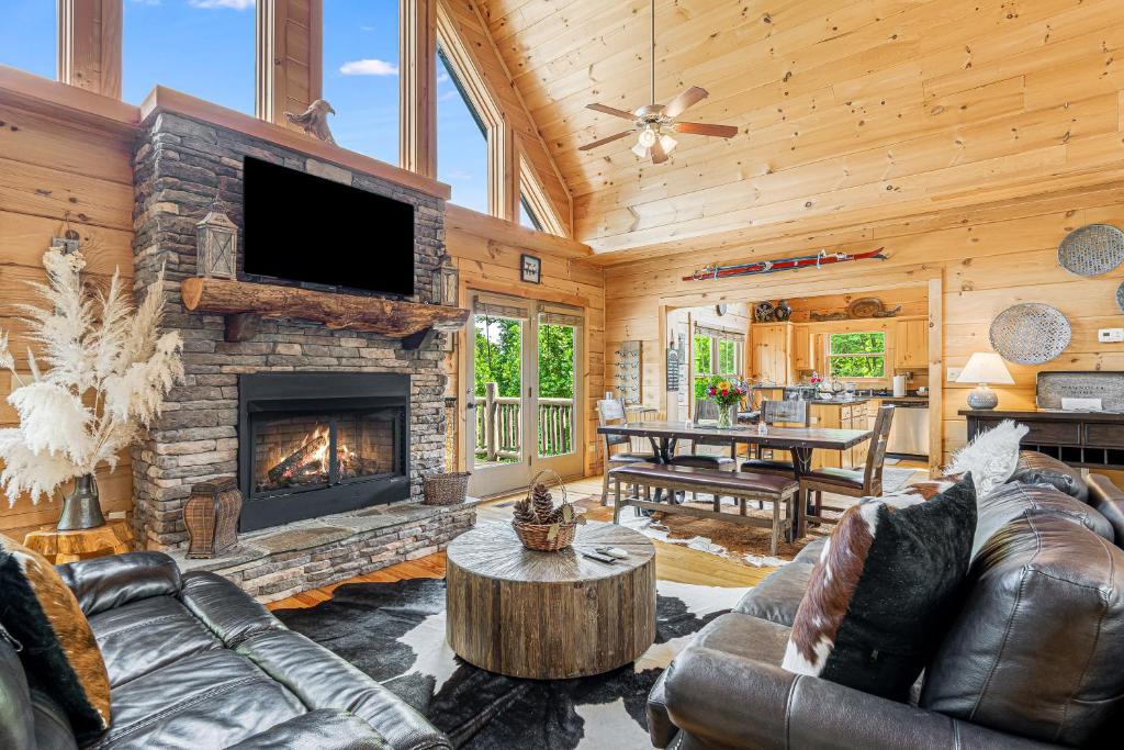 Tatanka at LakeLure Rumbling Bald Hot Tub Fire Pit, Lake Lure