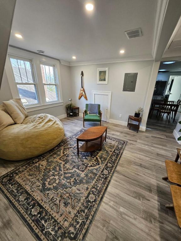 Walkerville Luxury Apt -River Views & Balcony, Windsor