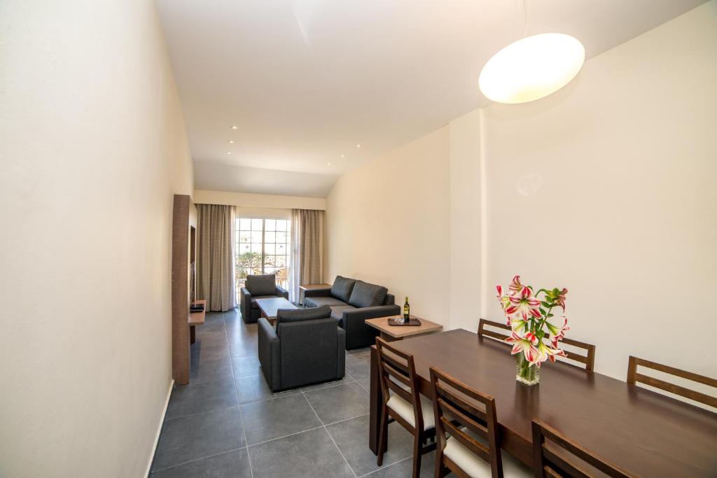 Helios Bay Hotel and Suites 館内設備