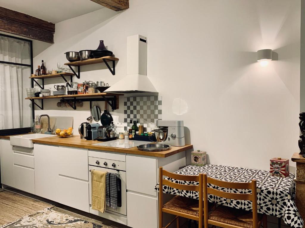 2p 38m2 historic center & old world charm - 2