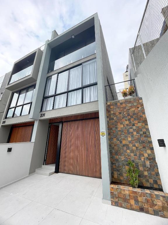 Casa com piscina proximo a Beira mar, Florianópolis