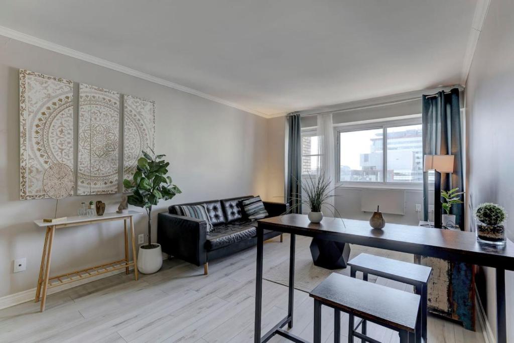 Nice unit in heart of downtown balcony view, Montréal