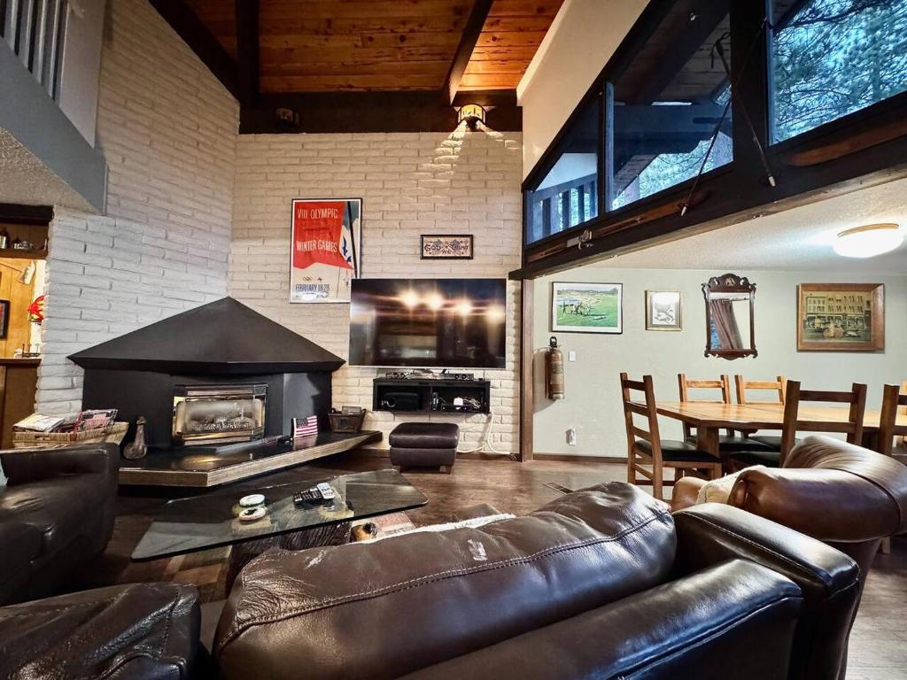 One The First Fairway - Walk to the Lake, Incline Village