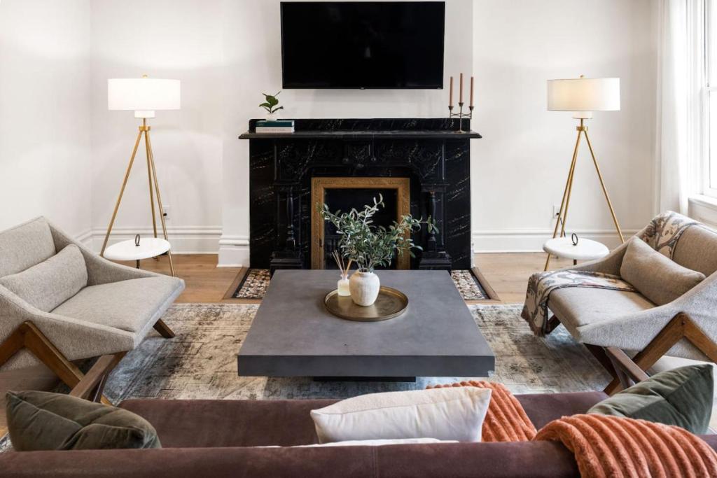 HostWise Stays - The Palo - Stylish War Streets Retreat, Highly Walkable, Pittsburgh