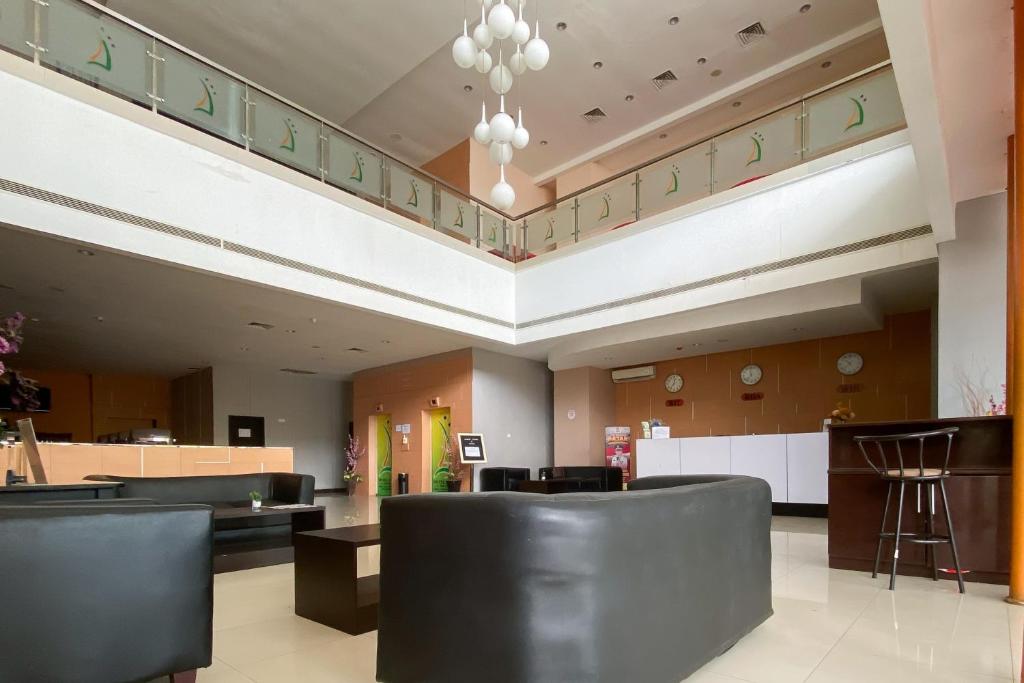 Lobby, Capital O 472 Hotel Asyra in Makassar