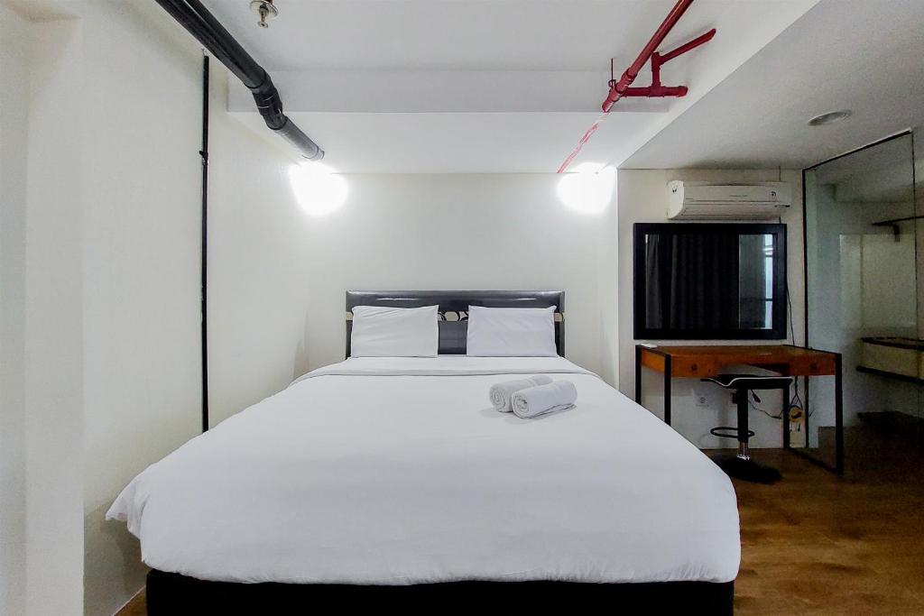 Spacious 2BR Loft at Brooklyn Alam Sutera Apartment By Travelio, Tangerang