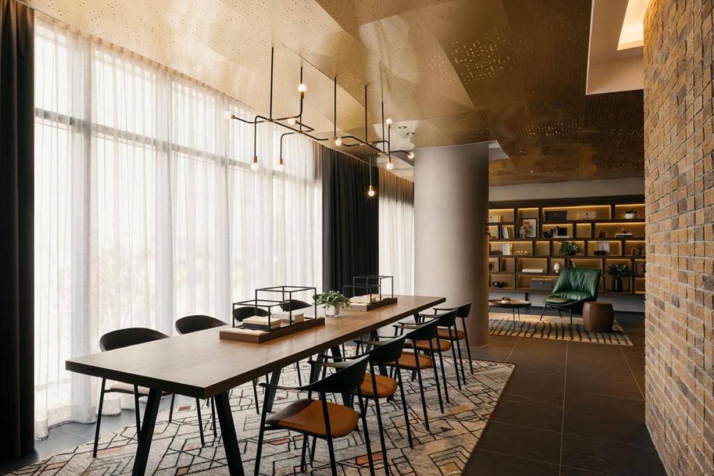 Shared lounge/TV area
