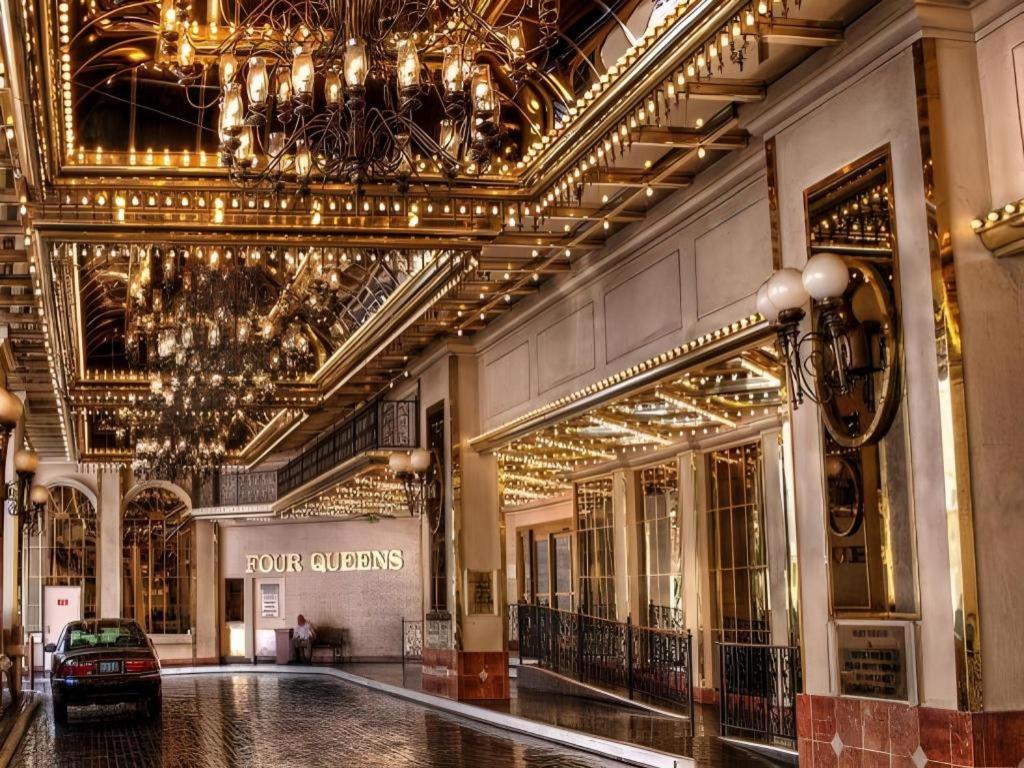 1. 포 퀸 호텔 앤..