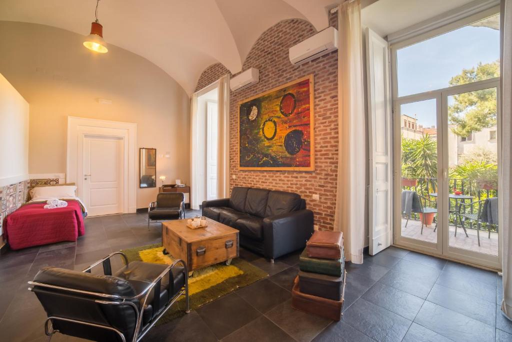 Suite with Balcony and Garden View